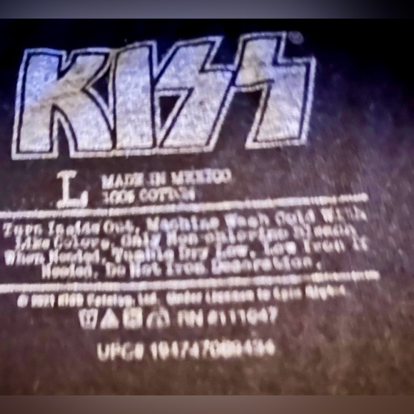 KISS WORLD TOUR 1977 T-Shirt - Picture 4 of 5